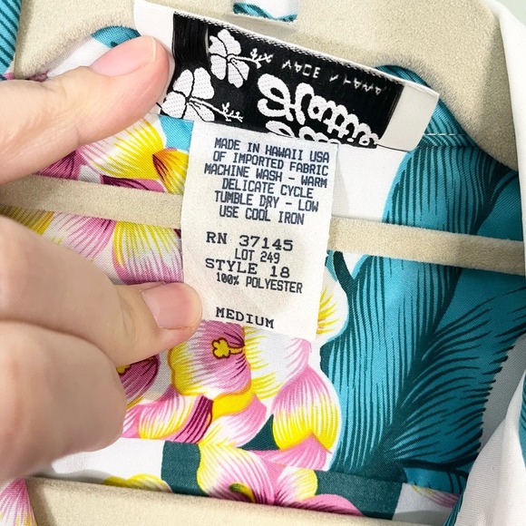 Hilo Hattie Men's Floral Hawaiian Aloha Short Sleeve Button Up Shirt Medium - Picture 9 of 9